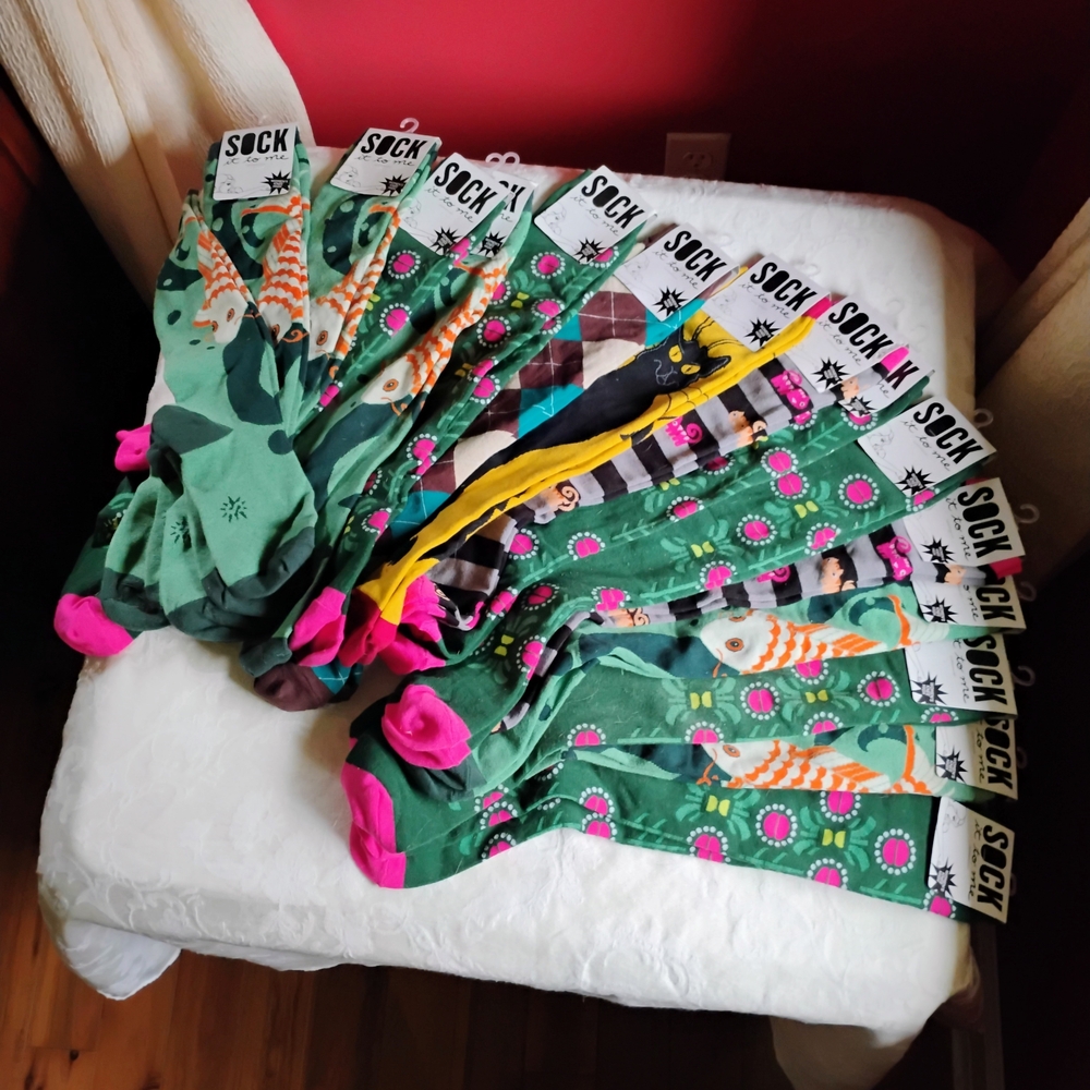 Sock It to Me Cat Socks - Green and Pink